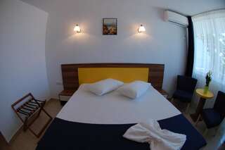 Отель Hotel Narcis Сатурн Двухместный номер с 1 кроватью или 2 отдельными кроватями на 1 этаже-1