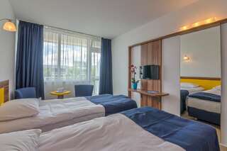 Отель Hotel Narcis Сатурн Улучшенный двухместный номер с 1 кроватью или 2 отдельными кроватями-6