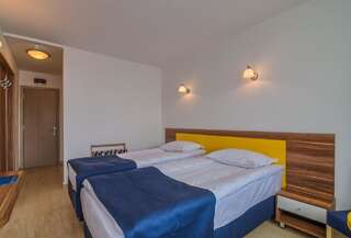 Отель Hotel Narcis Сатурн Улучшенный двухместный номер с 1 кроватью или 2 отдельными кроватями-8